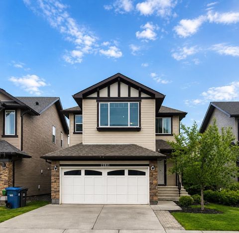 Photo of 1580 New Brighton Drive SE, Calgary, AB T2Z 0P8 (MLS # A2293990)