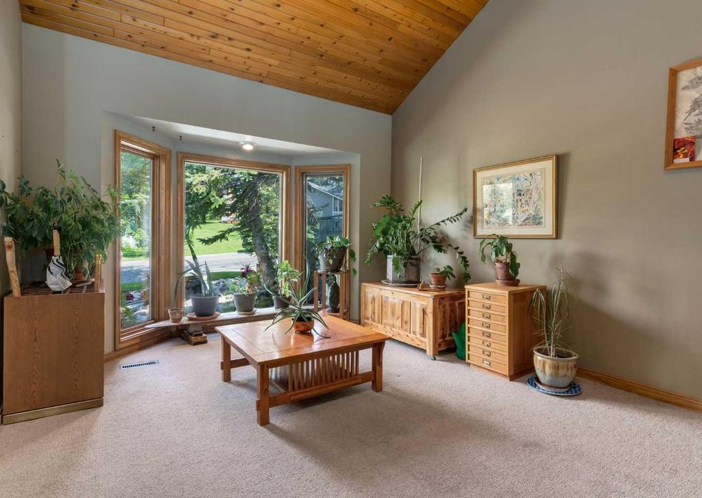 Photo of 224 Edgedale Drive NW, Calgary, AB T3A 2R7 (MLS # A2327854)