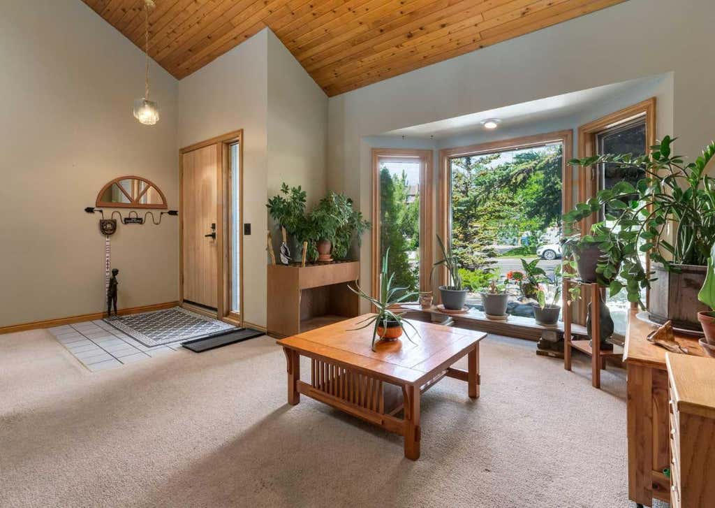Photo of 224 Edgedale Drive NW, Calgary, AB T3A 2R7 (MLS # A2327854)