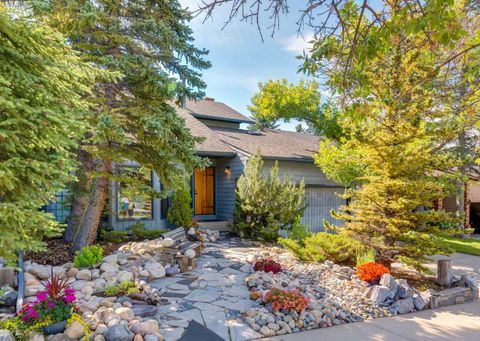 Photo of 224 Edgedale Drive NW, Calgary, AB T3A 2R7 (MLS # A2327854)