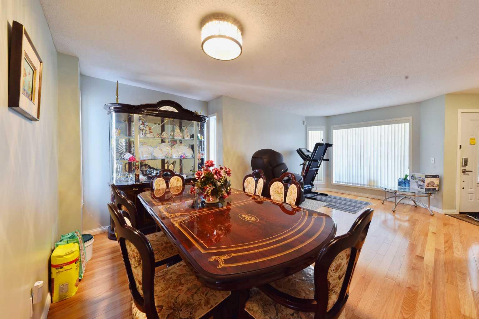 105 Coral Springs Close NE