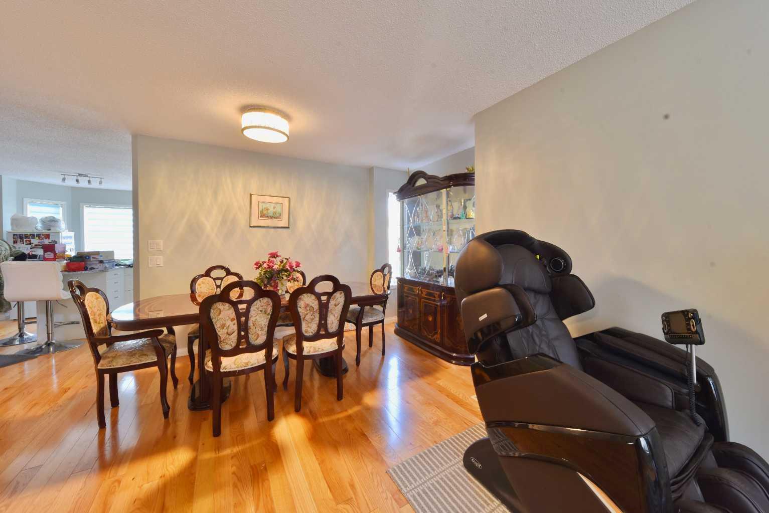 105 Coral Springs Close NE