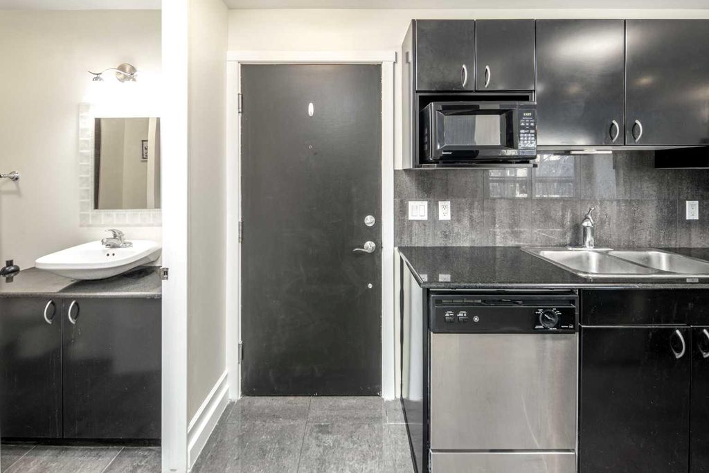 Photo of 706 15 Avenue SW #204, Calgary, AB T2R 0R7 (MLS # A2289665)