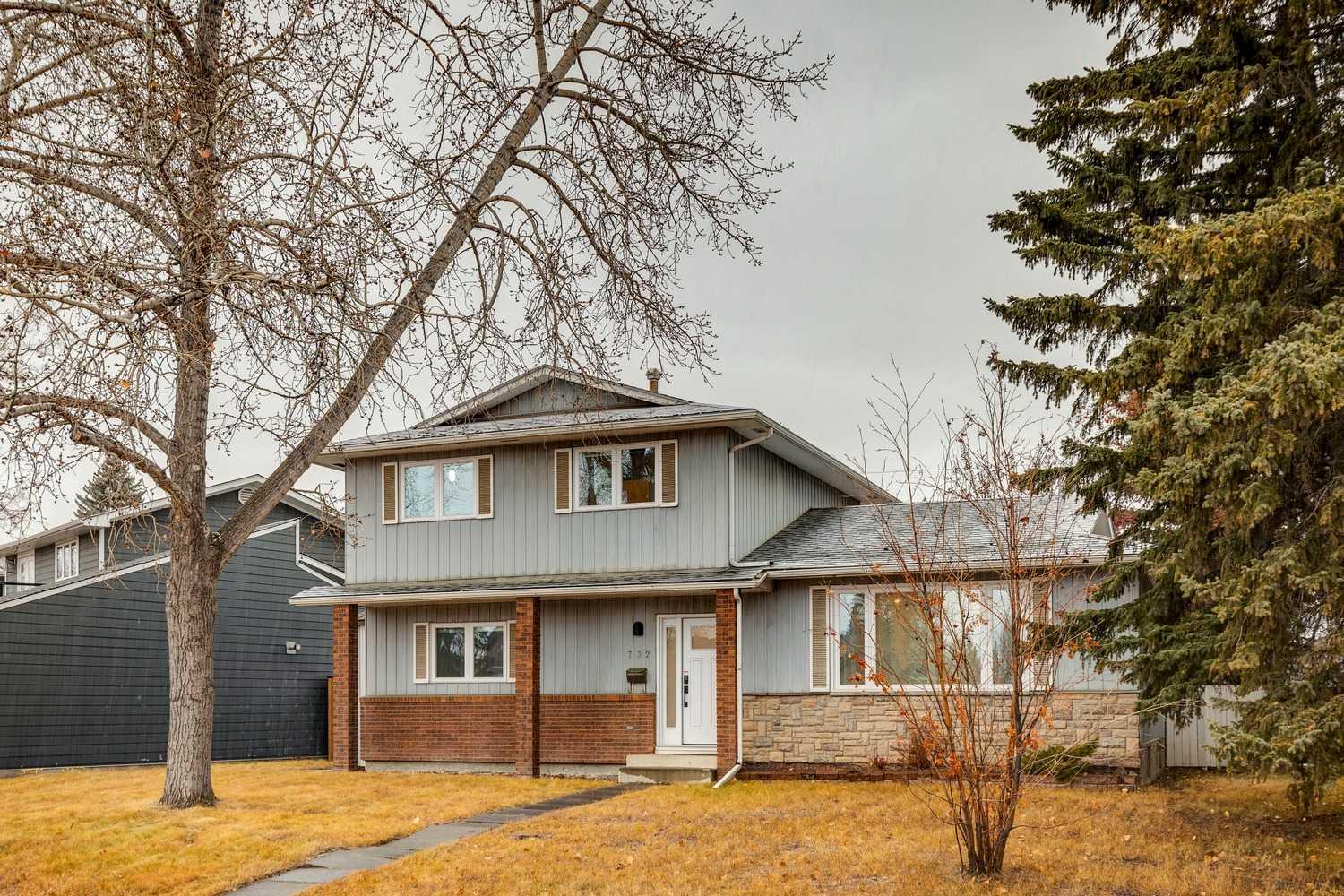 732 Lake Ontario Drive SE