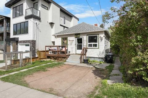 Photo of 2520 16B Street SW, Calgary, AB T2T 4L9 (MLS # A2331500)