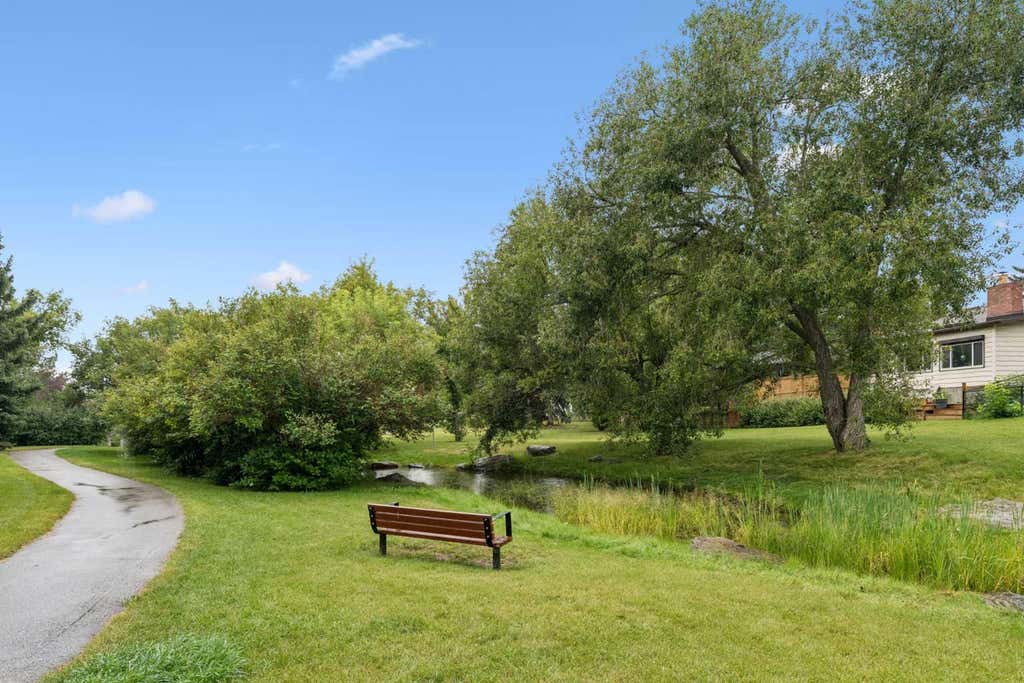 Photo of 1011 Canterbury Drive SW #25, Calgary, AB T2W 2S8 (MLS # A2336989)