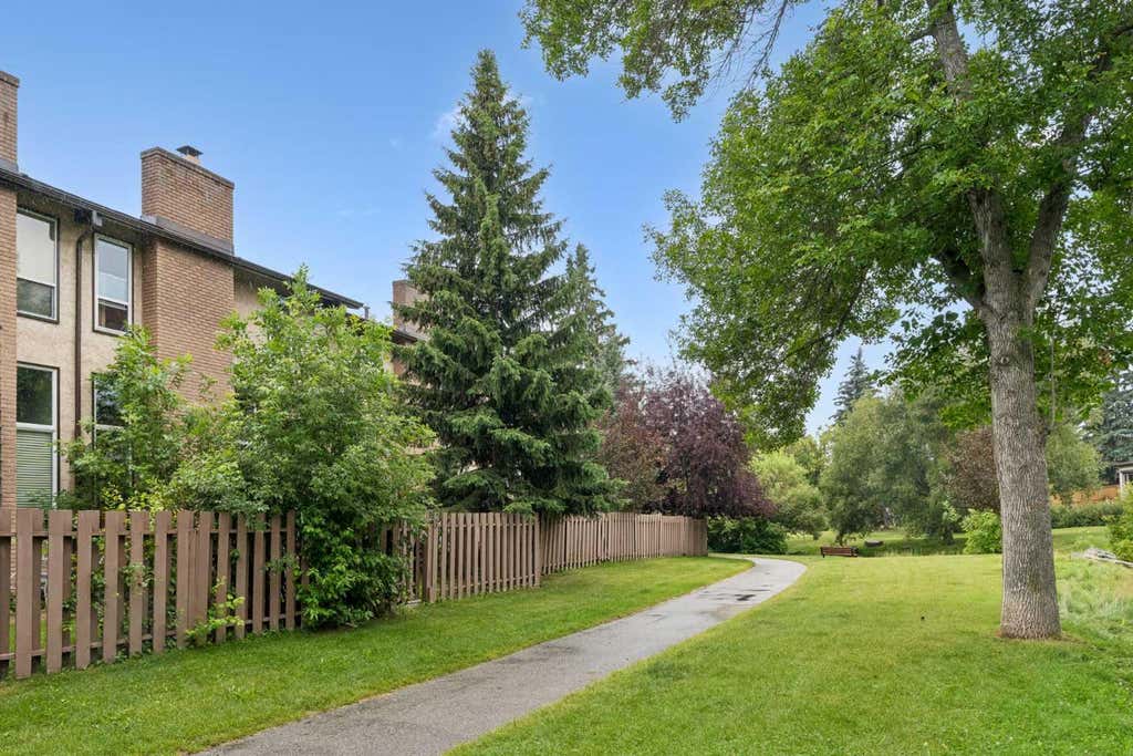 Photo of 1011 Canterbury Drive SW #25, Calgary, AB T2W 2S8 (MLS # A2336989)