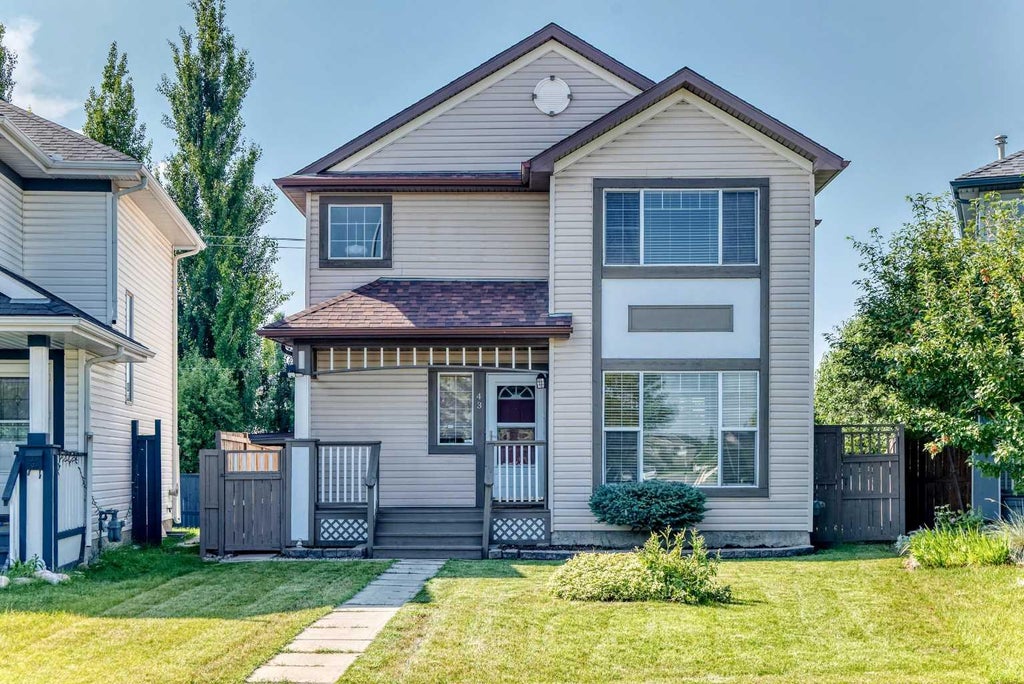 Photo of 43 Somerside Common SW, Calgary, AB T2Y 3M9 (MLS # A2330116)