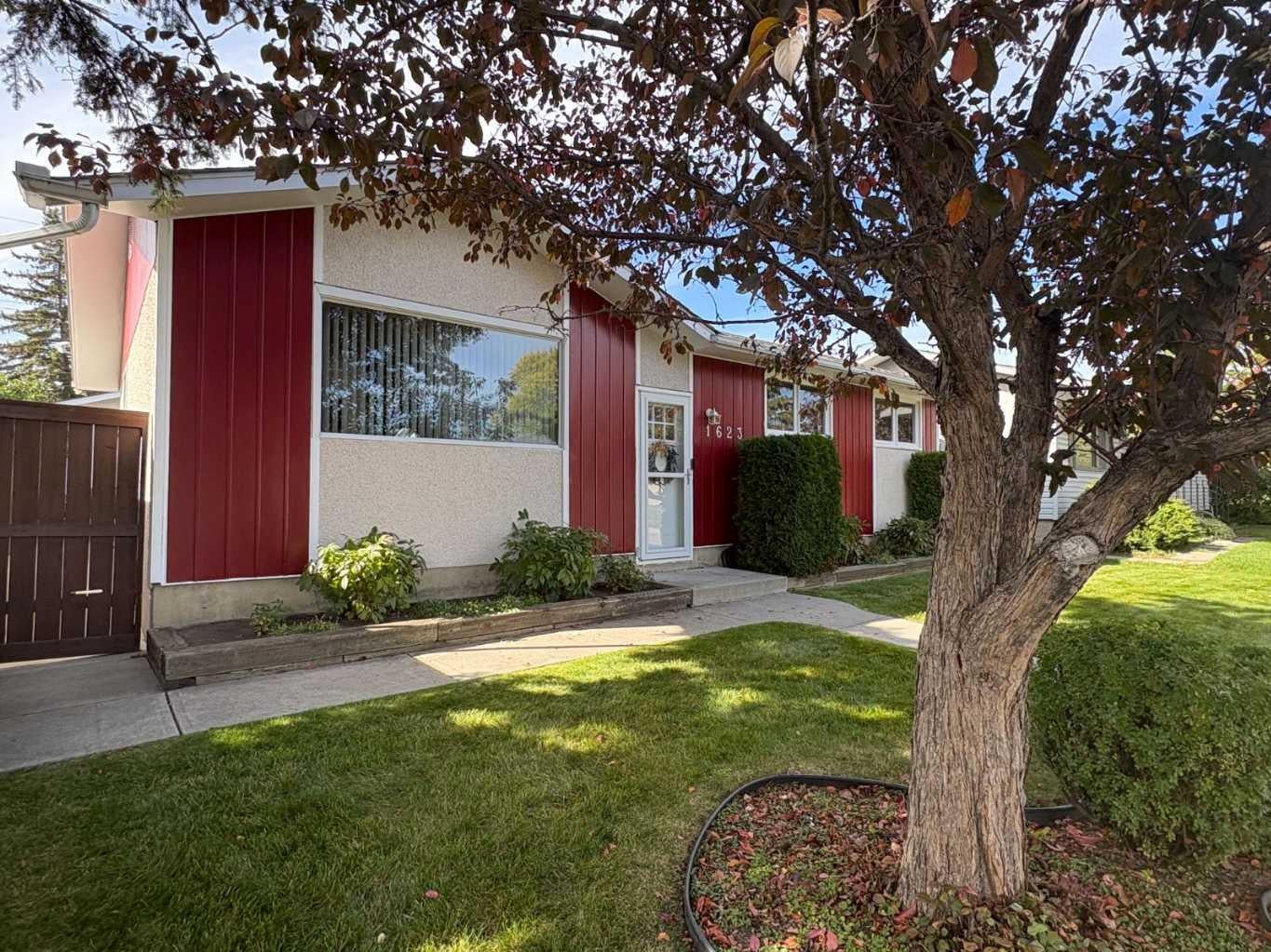 1623 Rouleau Crescent SE