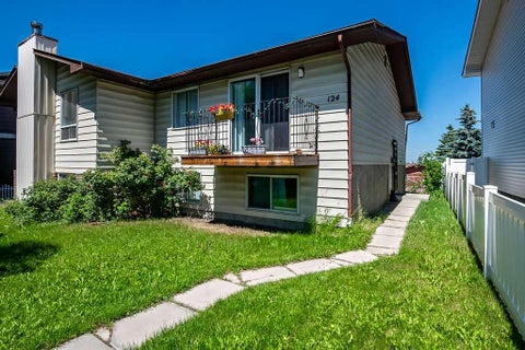Photo of 124 Bergen Road NW, Calgary, AB T3K 1H9 (MLS # A2328708)