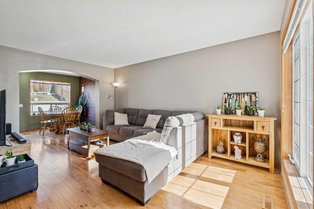 Photo of 56 West Terrace Road, Cochrane, AB T4C 1S5 (MLS # A2314690)