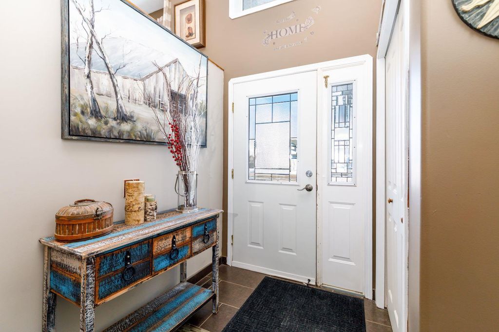 Photo of 13 Fawn Close, Sylvan Lake, AB T4S 1X4 (MLS # A2286499)