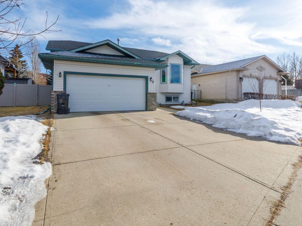 Photo of 13 Fawn Close, Sylvan Lake, AB T4S 1X4 (MLS # A2286499)