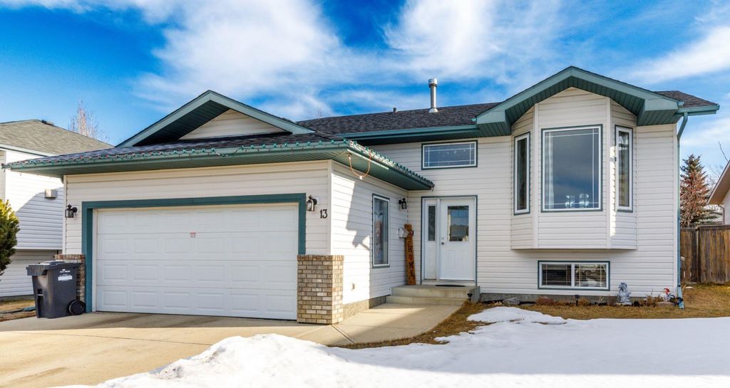 Photo of 13 Fawn Close, Sylvan Lake, AB T4S 1X4 (MLS # A2286499)