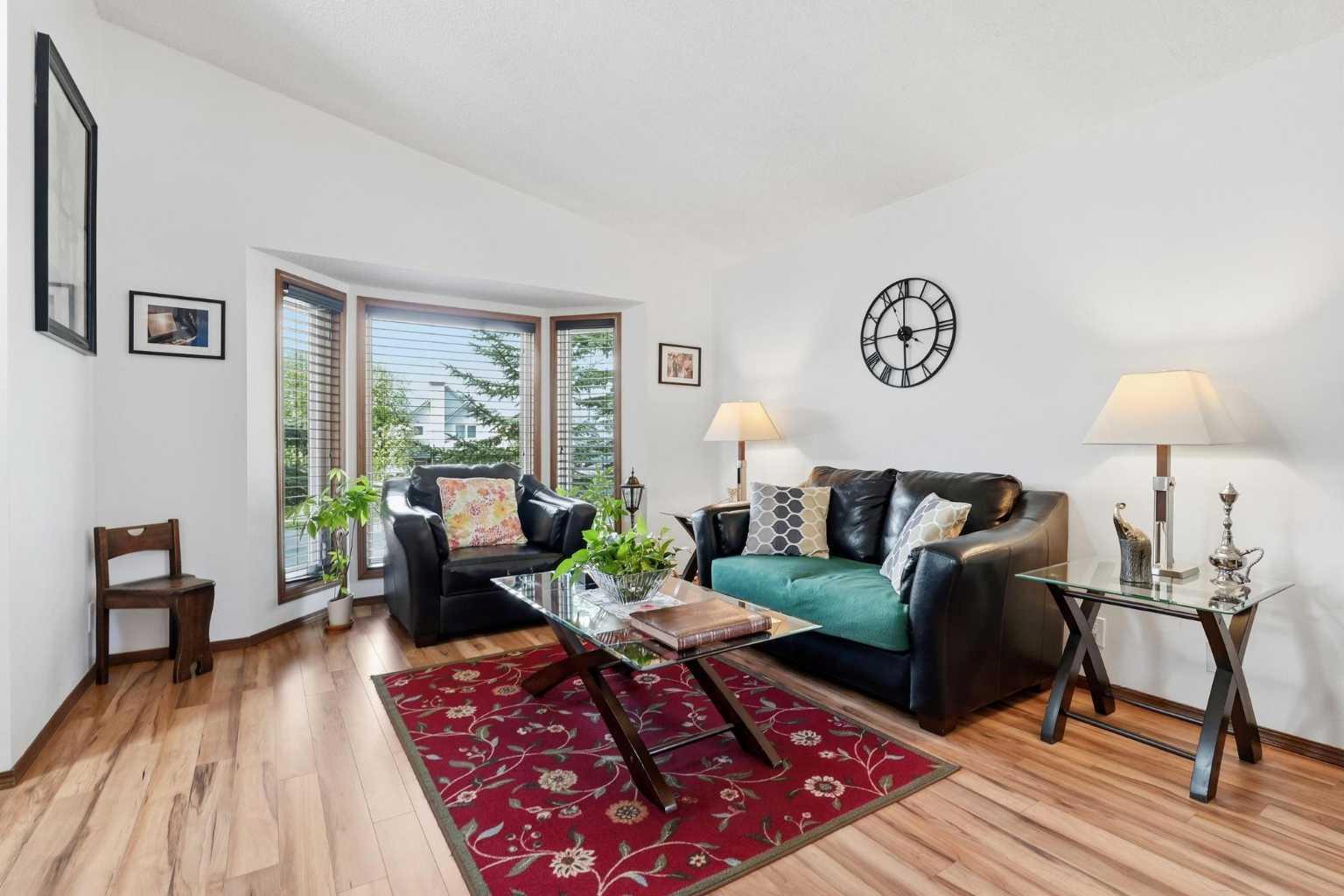 672 Macewan Drive NW