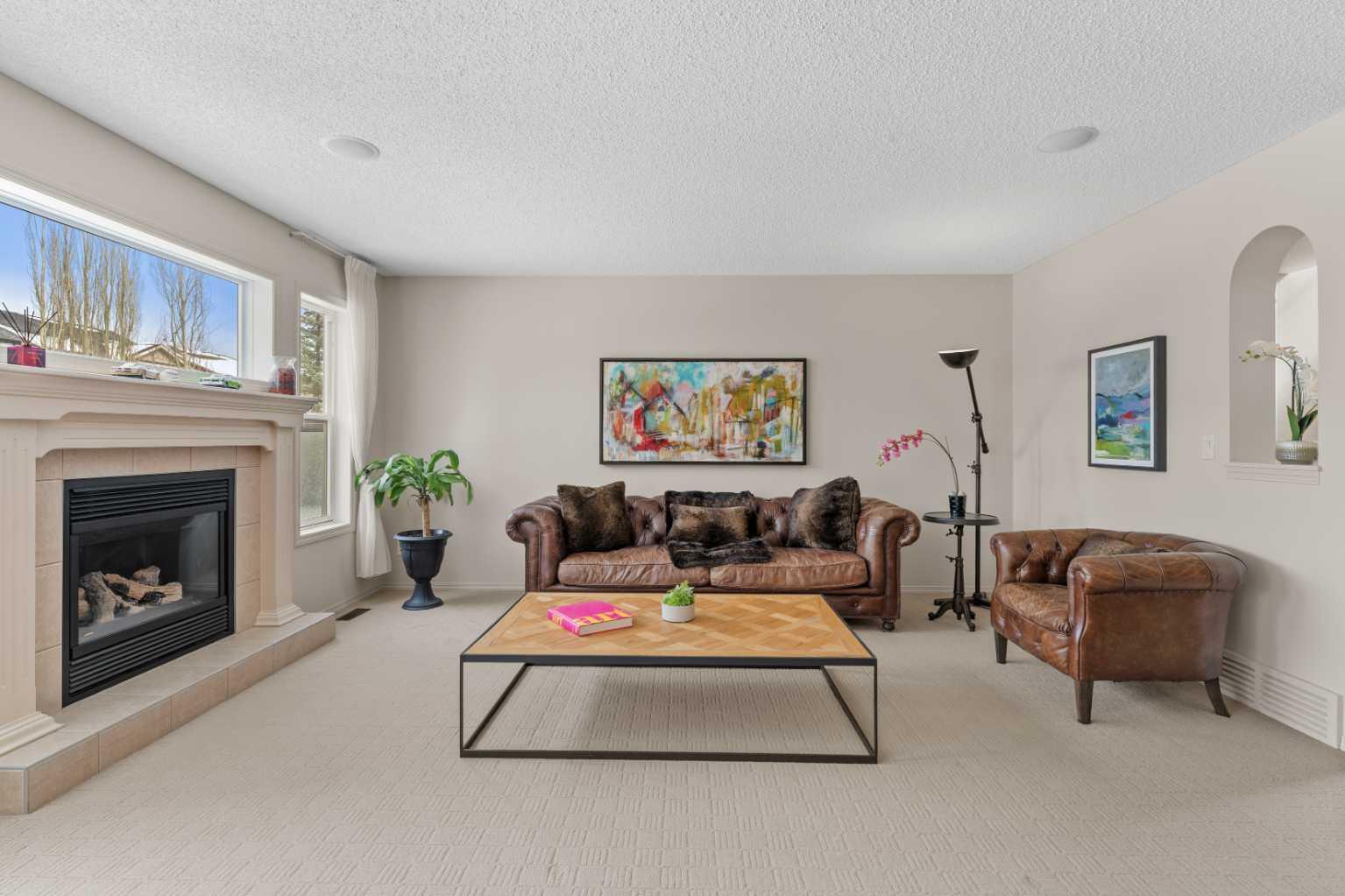 98 Cougarstone Close SW