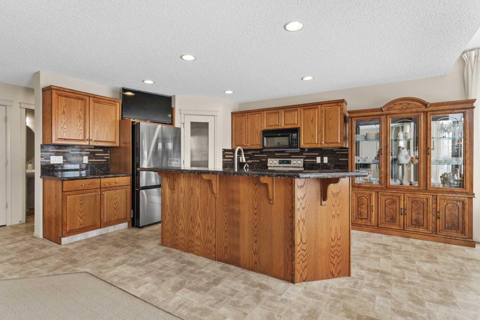 98 Cougarstone Close SW