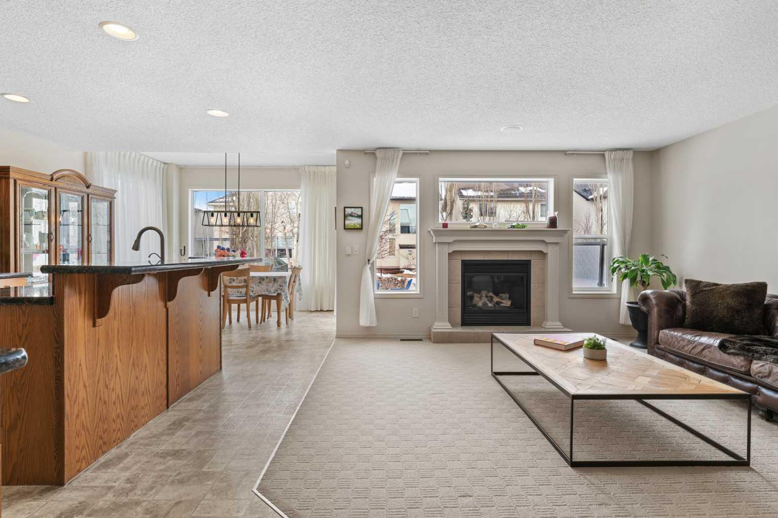 98 Cougarstone Close SW