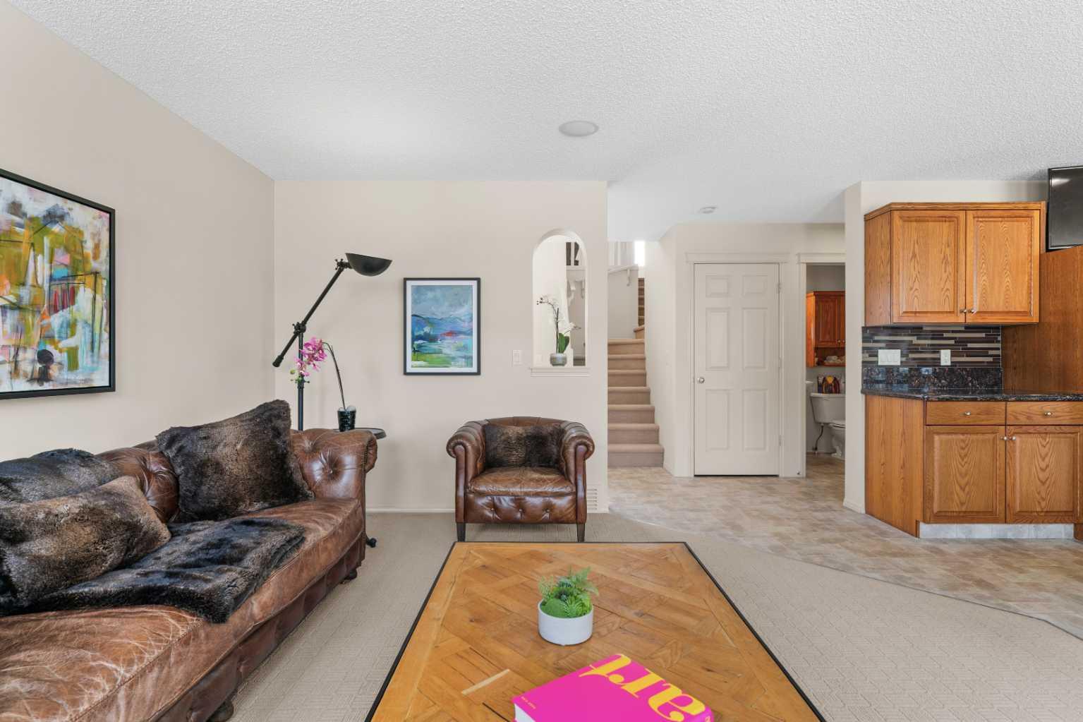 98 Cougarstone Close SW