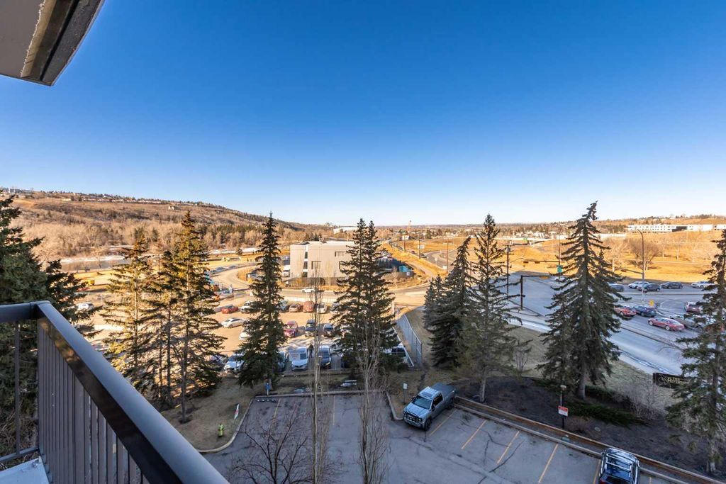 Photo of 80 Point Mckay Crescent NW #605, Calgary, AB T3B 0L9 (MLS # A2292597)