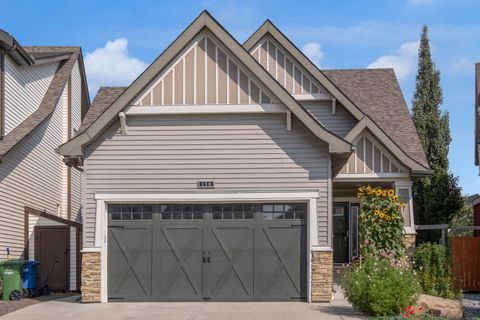 138 Reunion Landing Airdrie AB T4B 3W4