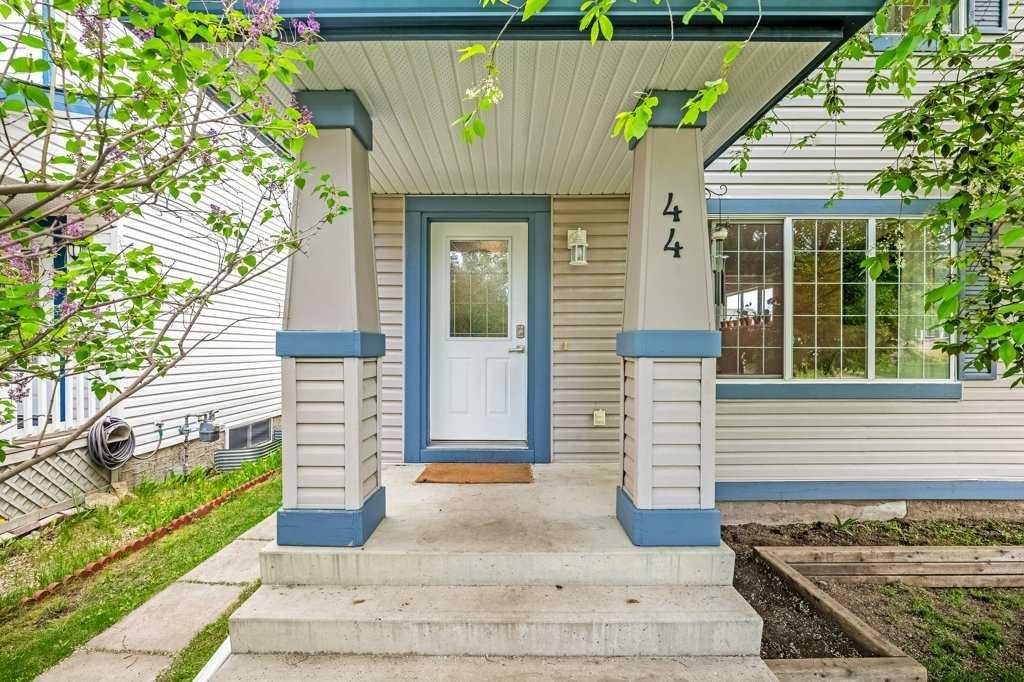 Photo of 44 Everridge Way SW, Calgary, AB T2Y 4S7 (MLS # A2319956)