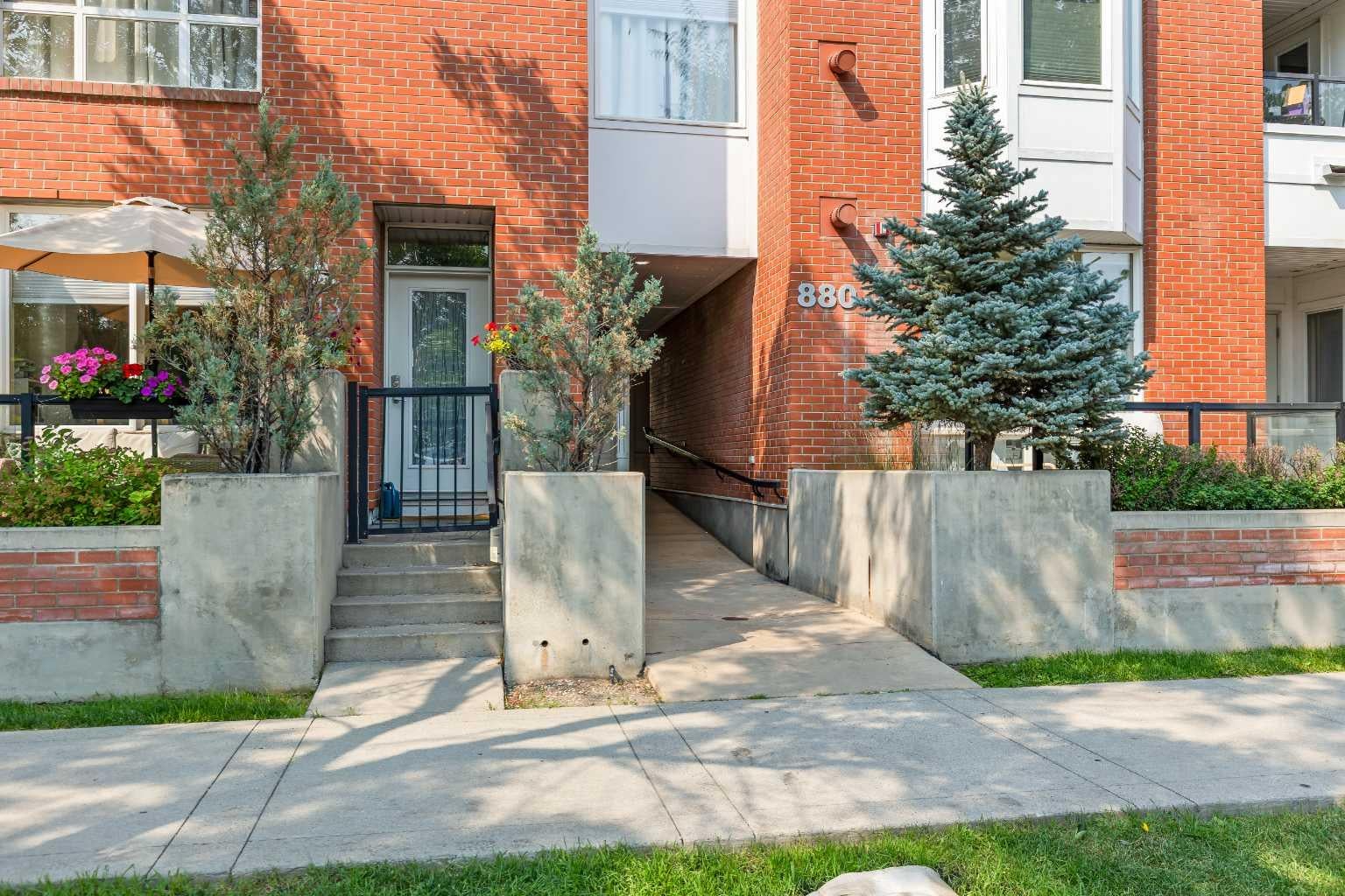 880 Centre Avenue NE 405
