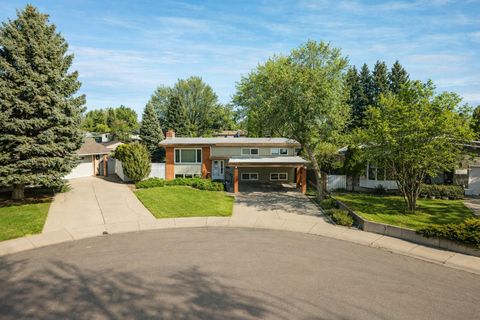 2017 16 Street N Lethbridge AB T1H 4W6