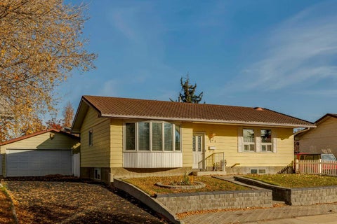 Photo of 440 Lynnover Way SE, Calgary, AB T2C 1L1 (MLS # A2352277)