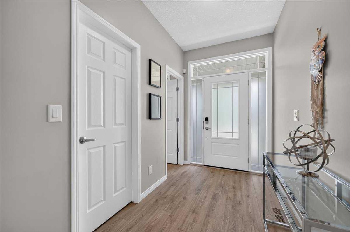 33 Yorkville Green SW