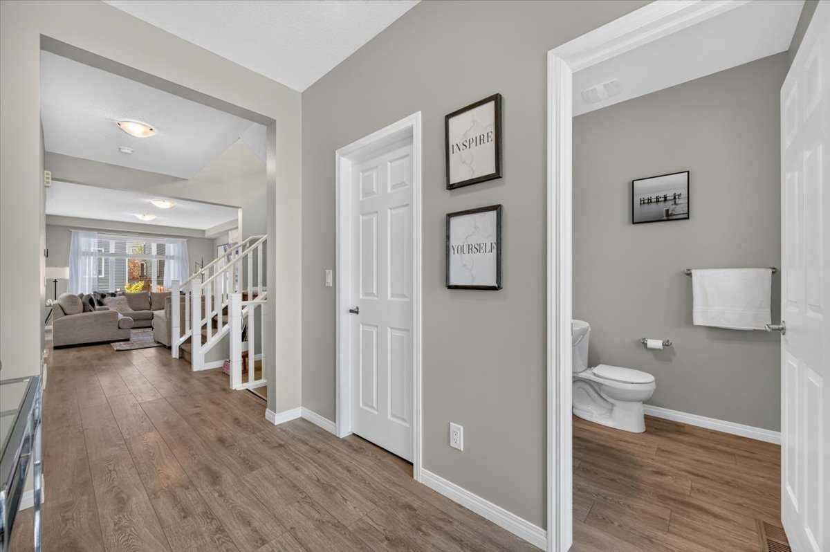 33 Yorkville Green SW