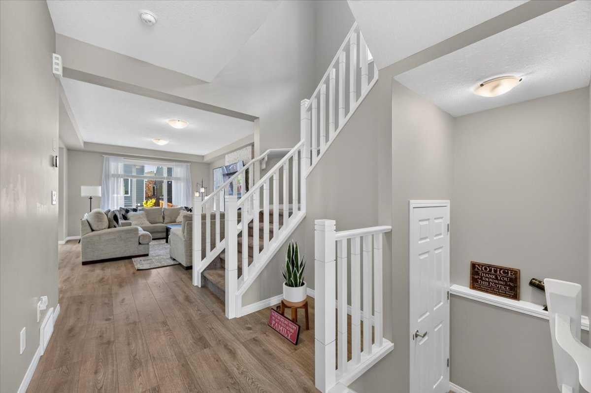 33 Yorkville Green SW