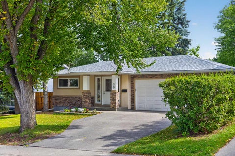Photo of 30 Wimbledon Drive SW, Calgary, AB T3C 3J4 (MLS # A2344068)