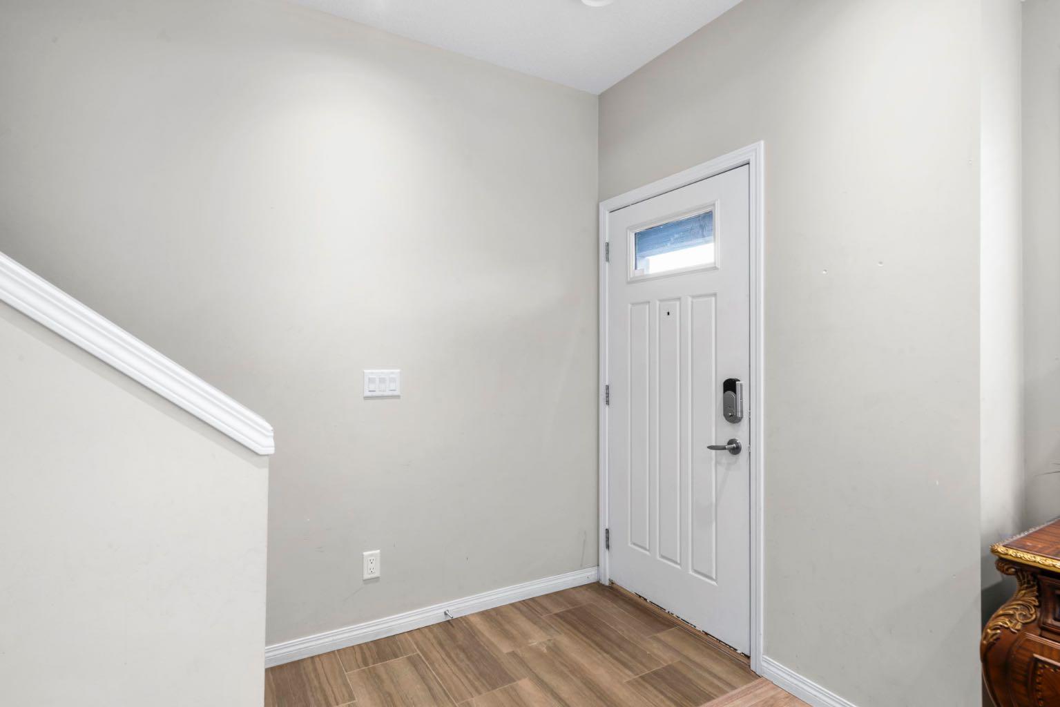 280 Williamstown Close NW 2001