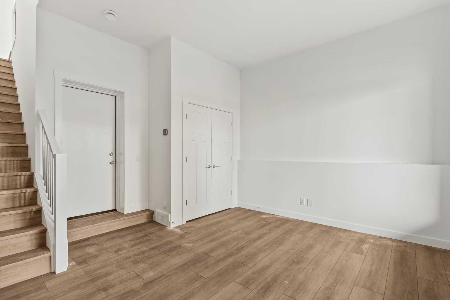 2515 Sovereign Crescent SW