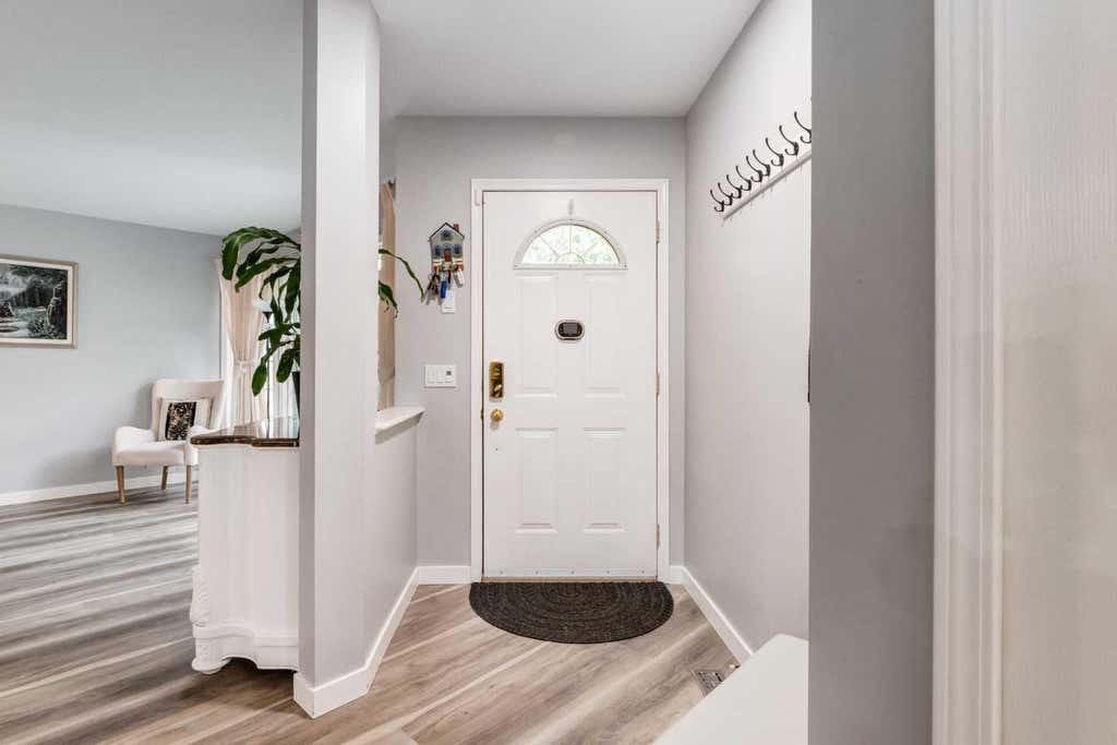Photo of 109 Shawbrooke Close SW, Calgary, AB T2Y 3A6 (MLS # A2317532)