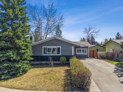 Photo of 1703 110 Avenue SW, Calgary, AB T2W 0E4 (MLS # A2310314)