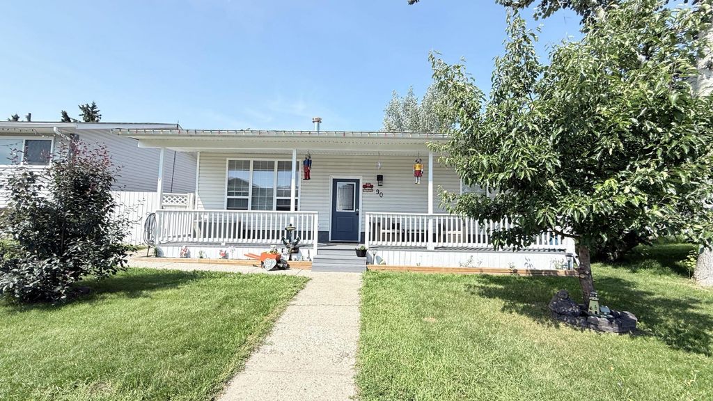 Photo of 90 4 Street E, Lashburn, SK S0M 1H0 (MLS # A2327647)