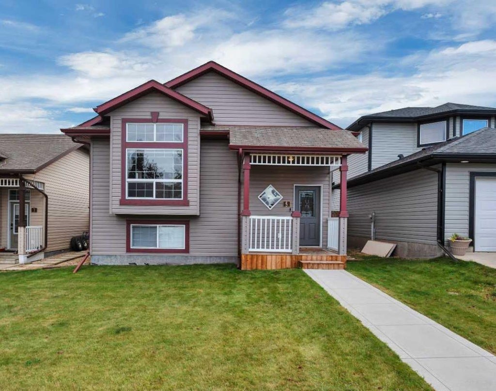 Photo of 5 Wilkinson Circle, Sylvan Lake, AB T4S 2N7 (MLS # A2348386)