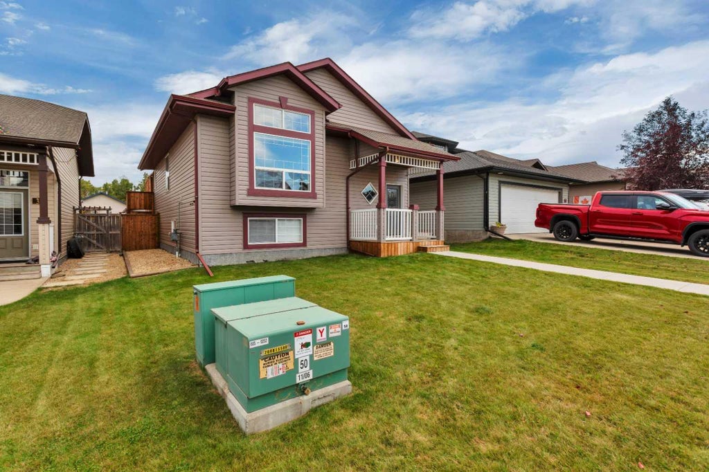 Photo of 5 Wilkinson Circle, Sylvan Lake, AB T4S 2N7 (MLS # A2348386)