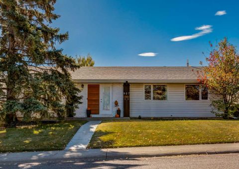 Photo of 927 124 Avenue SW, Calgary, AB T2W 1T2 (MLS # A2315566)