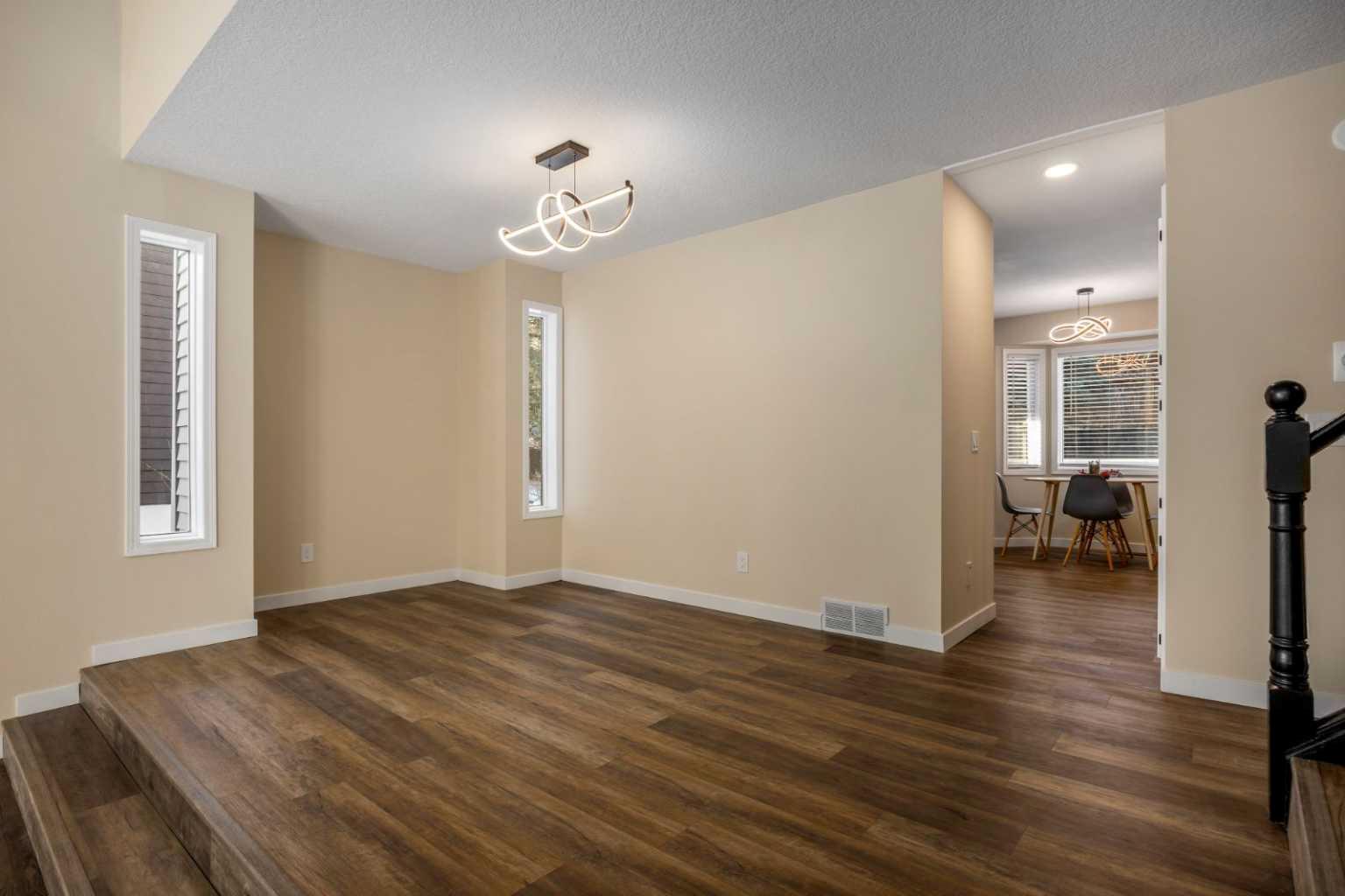 131 Stratton Crescent SW