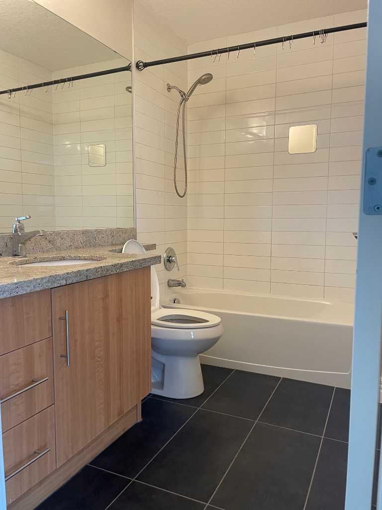 55 Spruce Place SW 1406