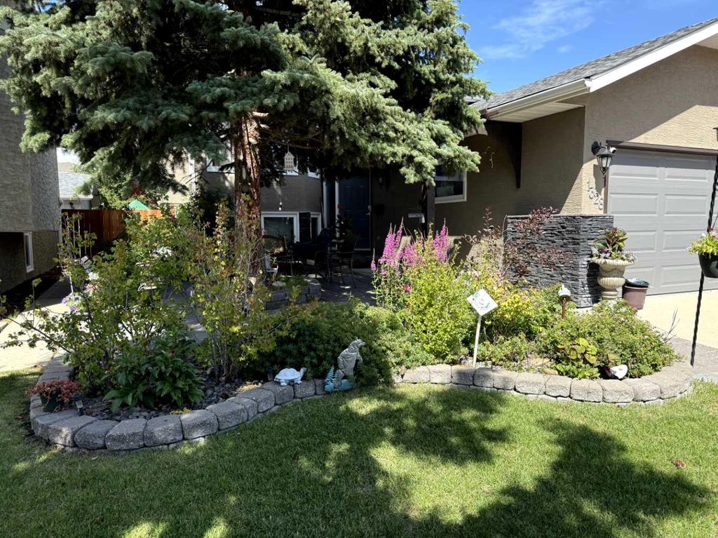 Photo of 1328 Meadowbrook Drive SE, Airdrie, AB T4A 2A3 (MLS # A2286730)