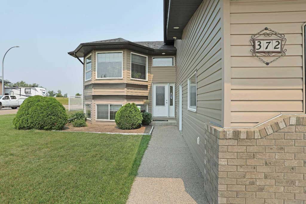 Photo of 372 Lake Stafford Drive E, Brooks, AB T1R 1P8 (MLS # A2331710)