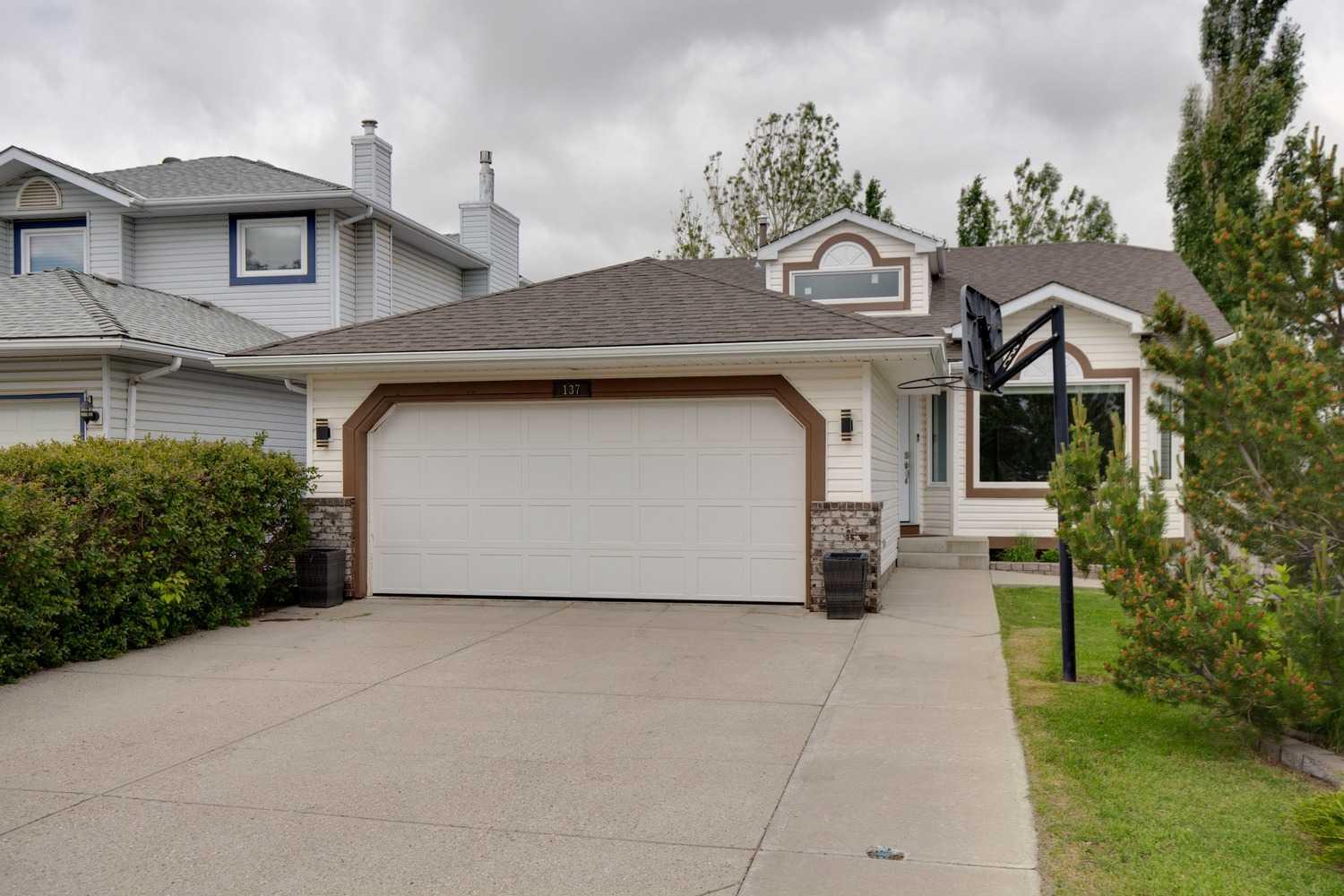 137 Arbour Ridge Circle NW