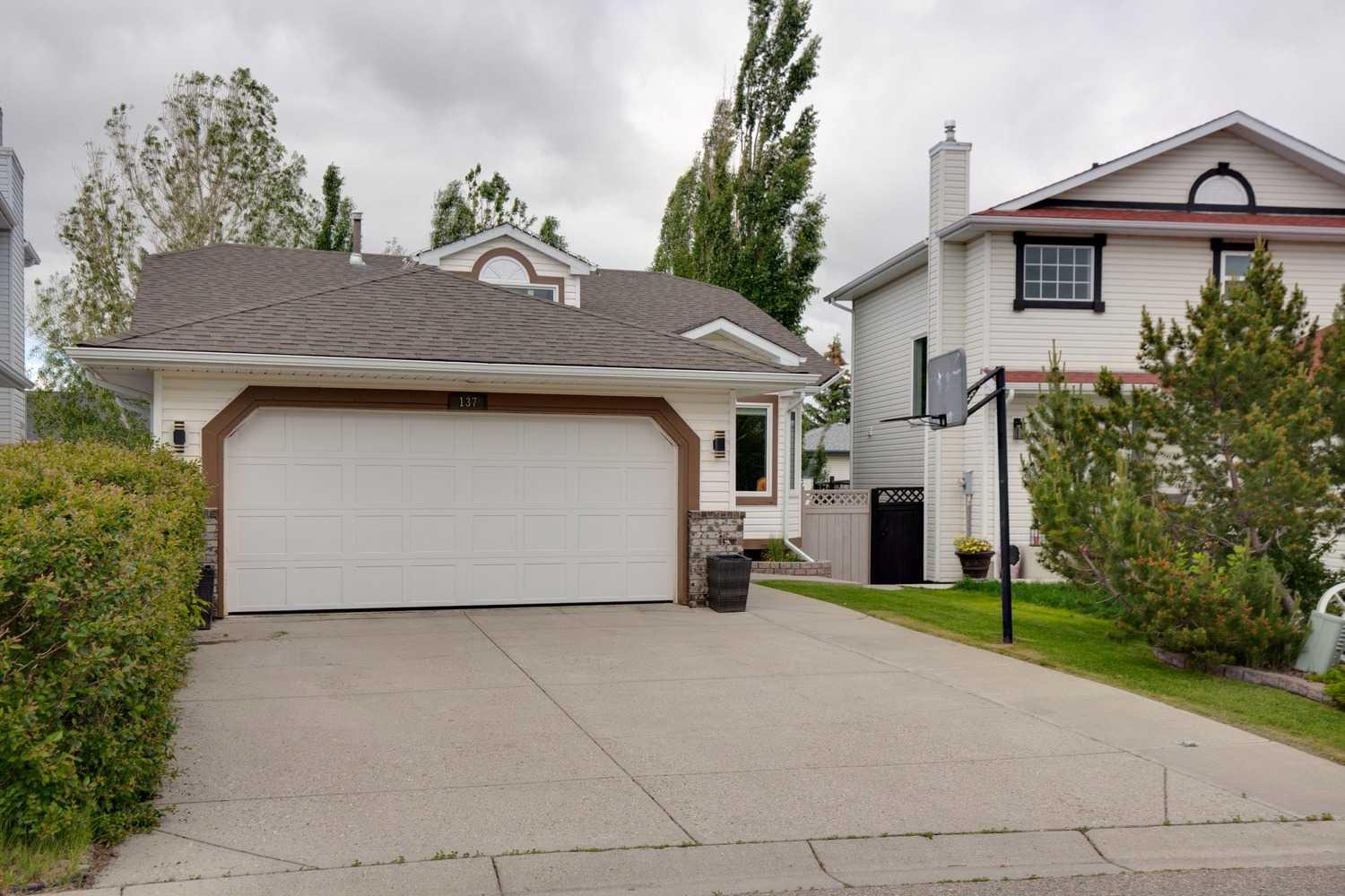 137 Arbour Ridge Circle NW