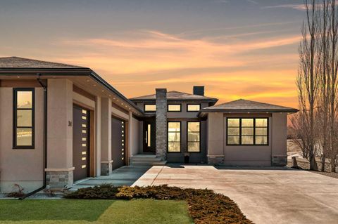 Photo of 34 Elveden Heights SW, Calgary, AB T3H 0L1 (MLS # A2303758)