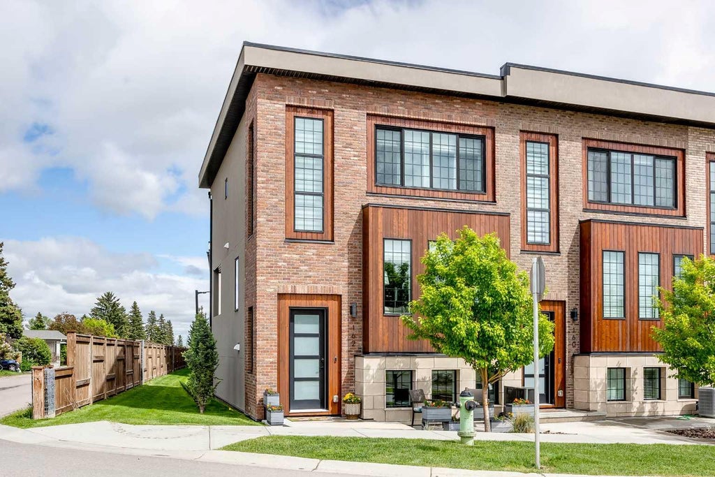 Photo of 162 Greenbriar Way NW, Calgary, AB T3B 6J1 (MLS # A2320674)