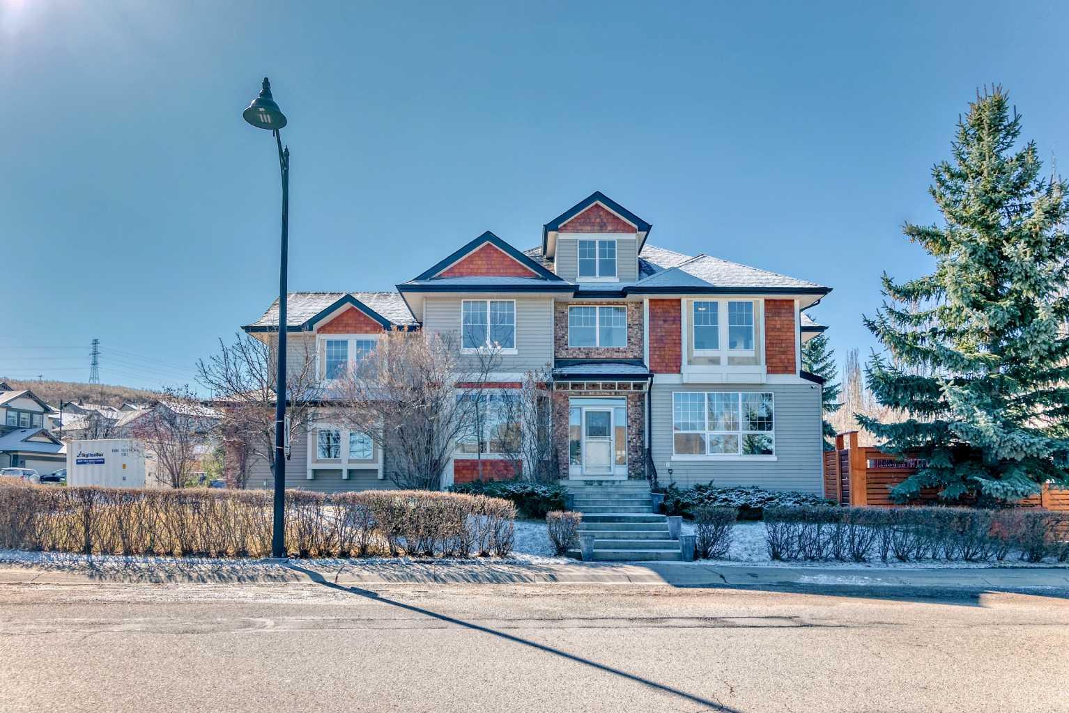 7 Crestmont Drive SW